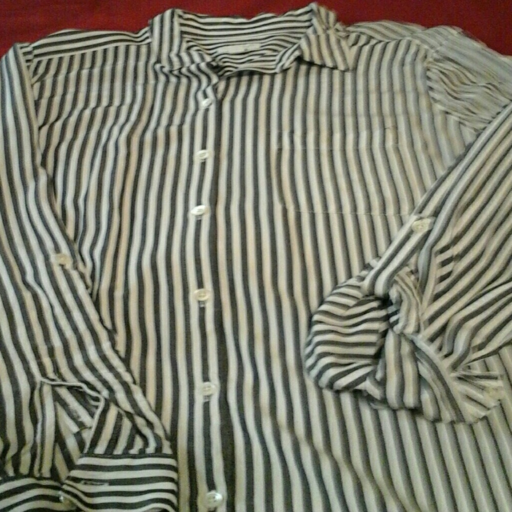 Jjill  button  down tab sleeve  top